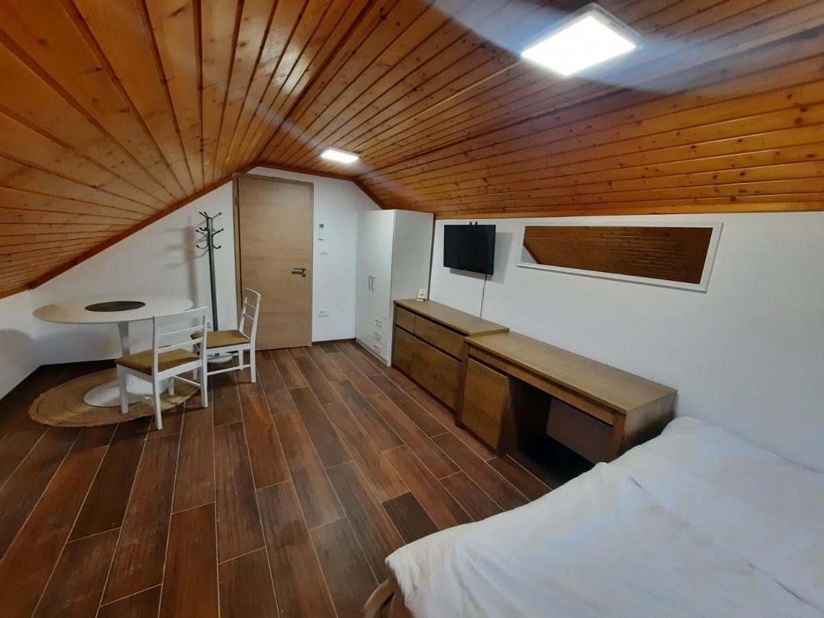 Gostisce Jezero Bed and Breakfast Medvode Δωμάτιο φωτογραφία